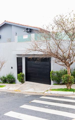 Casa para alugar com 230m², 4 quartos e 3 vagasFachada