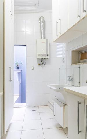 Casa para alugar com 230m², 4 quartos e 3 vagas1o. Andar - Área de seviço