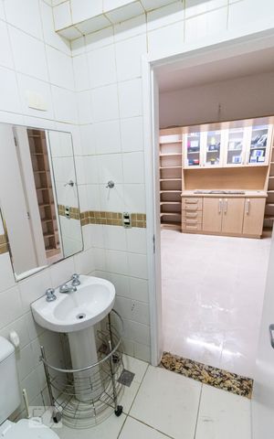 Casa para alugar com 230m², 4 quartos e 3 vagas1o. Andar - Banheiro de serviço