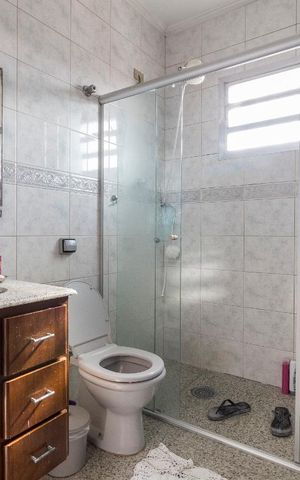 Casa à venda com 245m², 3 quartos e 2 vagas Casa à venda com 245m², 3 quartos e 2 vagasBanheiro da Suíte 1
