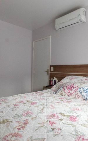 Casa de condomínio à venda com 250m², 4 quartos e 2 vagas Casa de condomínio à venda com 250m², 4 quartos e 2 vagasSuíte