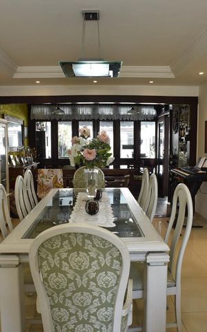 Casa à venda com 444m², 5 quartos e 4 vagasSala