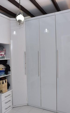 Casa à venda com 444m², 5 quartos e 4 vagasCloset Suíte da Casa de Hospede