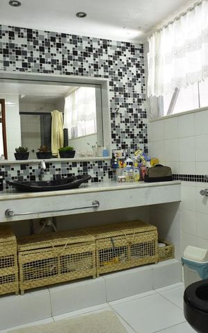 Casa à venda com 444m², 5 quartos e 4 vagasBanheiro Social