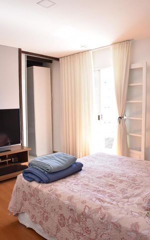 Casa à venda com 444m², 5 quartos e 4 vagasSuíte da Casa de Hospede