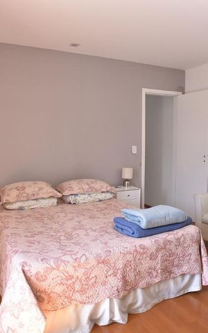 Casa à venda com 444m², 5 quartos e 4 vagasSuíte da Casa de Hospede
