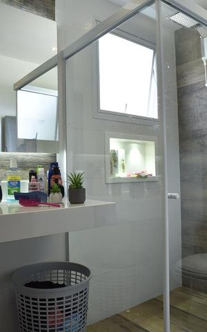 Casa à venda com 444m², 5 quartos e 4 vagasBanheiro Suíte da Casa de Hospede