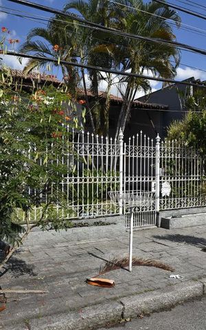 Casa à venda com 444m², 5 quartos e 4 vagasFachada