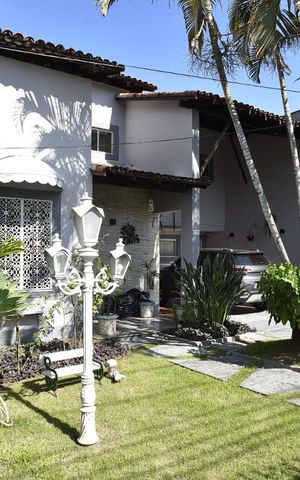 Casa à venda com 444m², 5 quartos e 4 vagasJardim da Frente da Casa