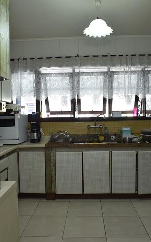 Casa à venda com 444m², 5 quartos e 4 vagasCozinha