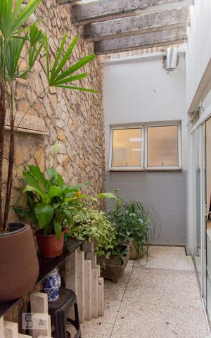 Casa à venda com 245m², 3 quartos e 2 vagas Casa à venda com 245m², 3 quartos e 2 vagasVaranda