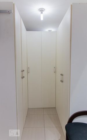 Casa à venda com 245m², 3 quartos e 2 vagas Casa à venda com 245m², 3 quartos e 2 vagasArmário