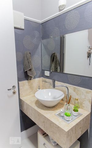 Casa à venda com 245m², 3 quartos e 2 vagas Casa à venda com 245m², 3 quartos e 2 vagasLavabo