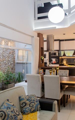 Casa à venda com 245m², 3 quartos e 2 vagas Casa à venda com 245m², 3 quartos e 2 vagasSala