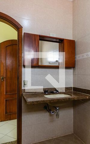 Casa à venda com 198m², 3 quartos e 3 vagas Casa à venda com 198m², 3 quartos e 3 vagasSuíte - banheiro
