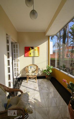 Casa à venda com 600m², 5 quartos e 5 vagasHall