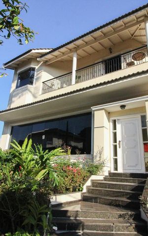 Casa à venda com 600m², 5 quartos e 5 vagasFachada