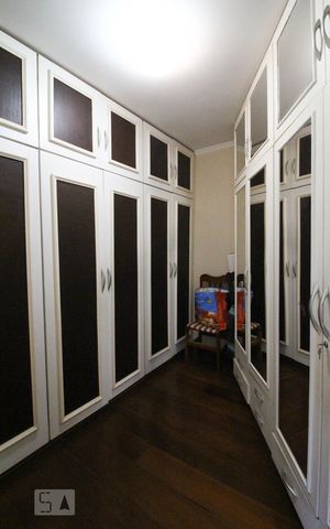 Casa à venda com 600m², 5 quartos e 5 vagasCloset da Suíte 5