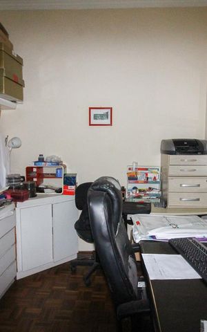 Casa à venda com 600m², 5 quartos e 5 vagasEscritório
