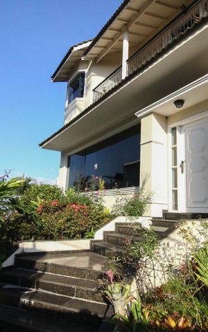 Casa à venda com 600m², 5 quartos e 5 vagasFachada