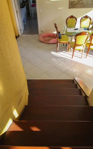 Casa à venda com 600m², 5 quartos e 5 vagasEscada