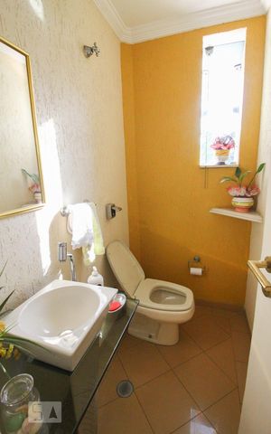 Casa à venda com 600m², 5 quartos e 5 vagasLavabo