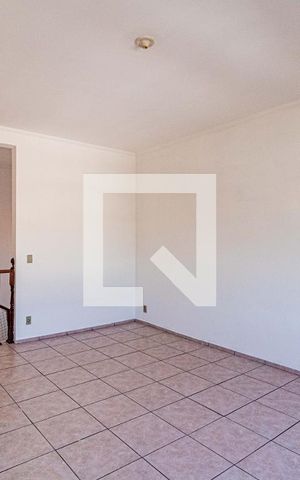 Casa à venda com 250m², 3 quartos e 6 vagas Casa à venda com 250m², 3 quartos e 6 vagasSala