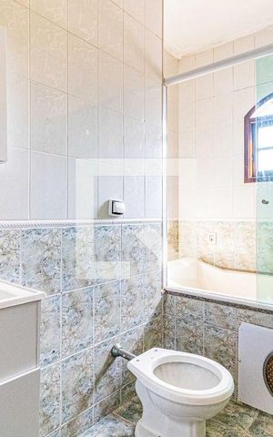 Casa à venda com 250m², 3 quartos e 6 vagas Casa à venda com 250m², 3 quartos e 6 vagasBanheiro social