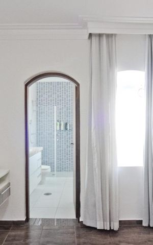 Casa à venda com 240m², 3 quartos e 3 vagas Casa à venda com 240m², 3 quartos e 3 vagasSuíte