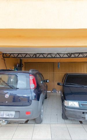 Casa à venda com 227m², 5 quartos e 5 vagas Casa à venda com 227m², 5 quartos e 5 vagasGaragem