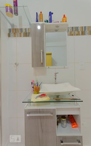 Casa à venda com 227m², 5 quartos e 5 vagas Casa à venda com 227m², 5 quartos e 5 vagasBanheiro Suíte
