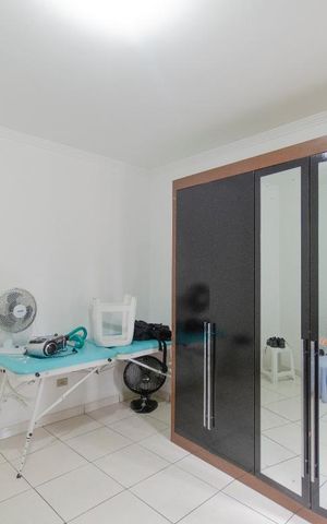 Casa à venda com 227m², 5 quartos e 5 vagas Casa à venda com 227m², 5 quartos e 5 vagasQuarto 2