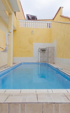 Casa à venda com 227m², 5 quartos e 5 vagas Casa à venda com 227m², 5 quartos e 5 vagasPiscina
