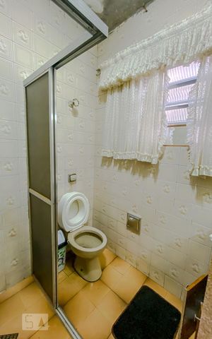 Casa à venda com 210m², 3 quartos e 2 vagasBanheiro