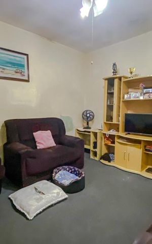 Casa à venda com 210m², 3 quartos e 2 vagasSala