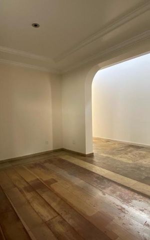 Casa à venda com 411m², 4 quartos e 2 vagas Casa à venda com 411m², 4 quartos e 2 vagasSala de Jantar