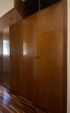 Casa à venda com 411m², 4 quartos e 2 vagas Casa à venda com 411m², 4 quartos e 2 vagasSuíte 1 - Closet