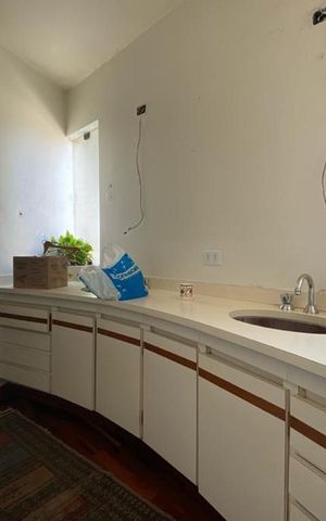 Casa à venda com 411m², 4 quartos e 2 vagas Casa à venda com 411m², 4 quartos e 2 vagasBanheiro da Suíte 1