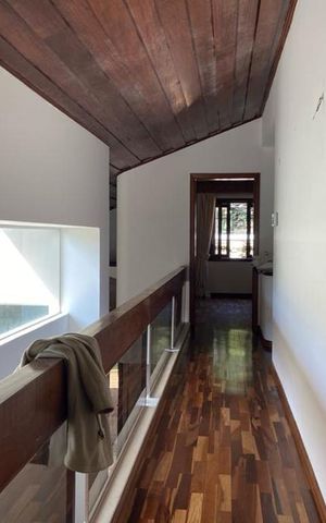 Casa à venda com 411m², 4 quartos e 2 vagas Casa à venda com 411m², 4 quartos e 2 vagasCorredor