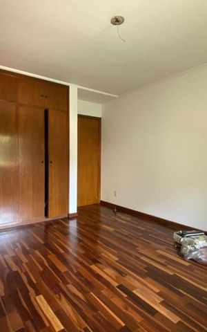 Casa à venda com 411m², 4 quartos e 2 vagas Casa à venda com 411m², 4 quartos e 2 vagasQuarto 3