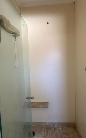 Casa à venda com 411m², 4 quartos e 2 vagas Casa à venda com 411m², 4 quartos e 2 vagasBanheiro da Suíte 1