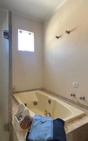 Casa à venda com 411m², 4 quartos e 2 vagas Casa à venda com 411m², 4 quartos e 2 vagasBanheiro