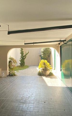 Casa à venda com 411m², 4 quartos e 2 vagas Casa à venda com 411m², 4 quartos e 2 vagasGaragem