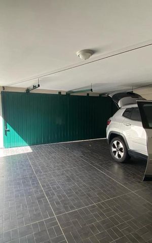 Casa à venda com 411m², 4 quartos e 2 vagas Casa à venda com 411m², 4 quartos e 2 vagasGaragem