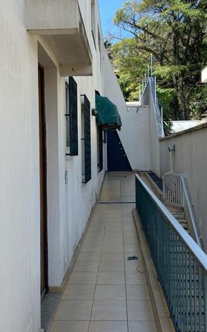 Casa à venda com 411m², 4 quartos e 2 vagas Casa à venda com 411m², 4 quartos e 2 vagasCorredor