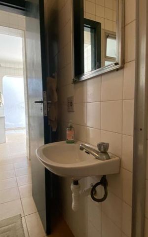 Casa à venda com 411m², 4 quartos e 2 vagas Casa à venda com 411m², 4 quartos e 2 vagasBanheiro de Serviço