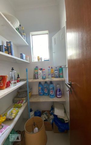 Casa à venda com 411m², 4 quartos e 2 vagas Casa à venda com 411m², 4 quartos e 2 vagasDespensa