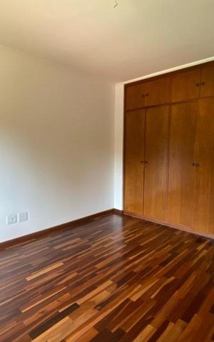 Casa à venda com 411m², 4 quartos e 2 vagas Casa à venda com 411m², 4 quartos e 2 vagasQuarto 3