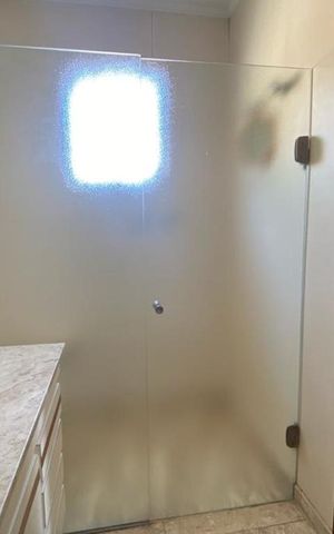 Casa à venda com 411m², 4 quartos e 2 vagas Casa à venda com 411m², 4 quartos e 2 vagasBanheiro da Suíte 2
