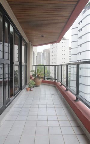 Apartamento à venda com 146m², 3 quartos e 3 vagasVaranda
